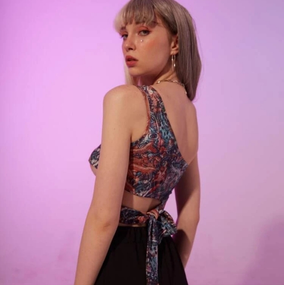 Sun Graphic Cut Out One Shoulder Crop Top - Picture 3 of 3